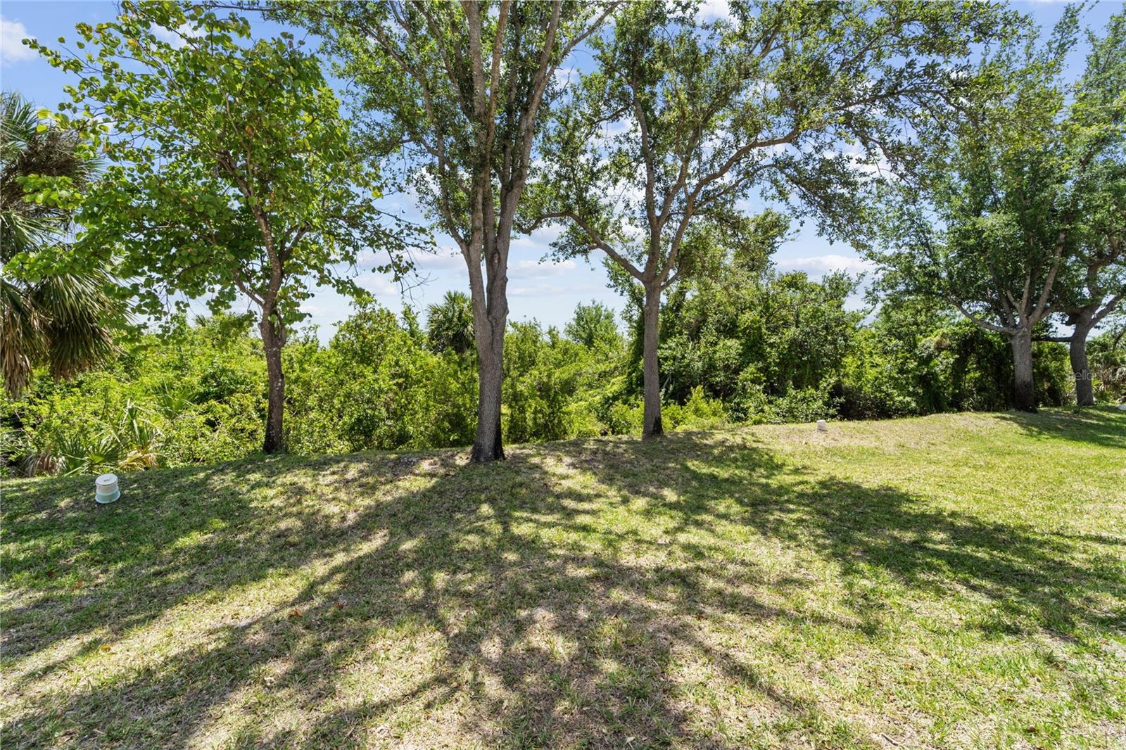 Image 35 of 38 For 9850 Fiddlers Green Circle 130