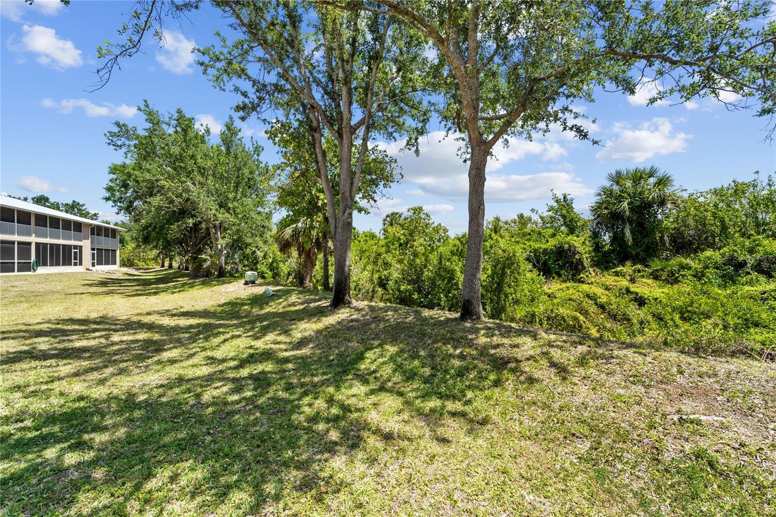 Image 36 of 38 For 9850 Fiddlers Green Circle 130