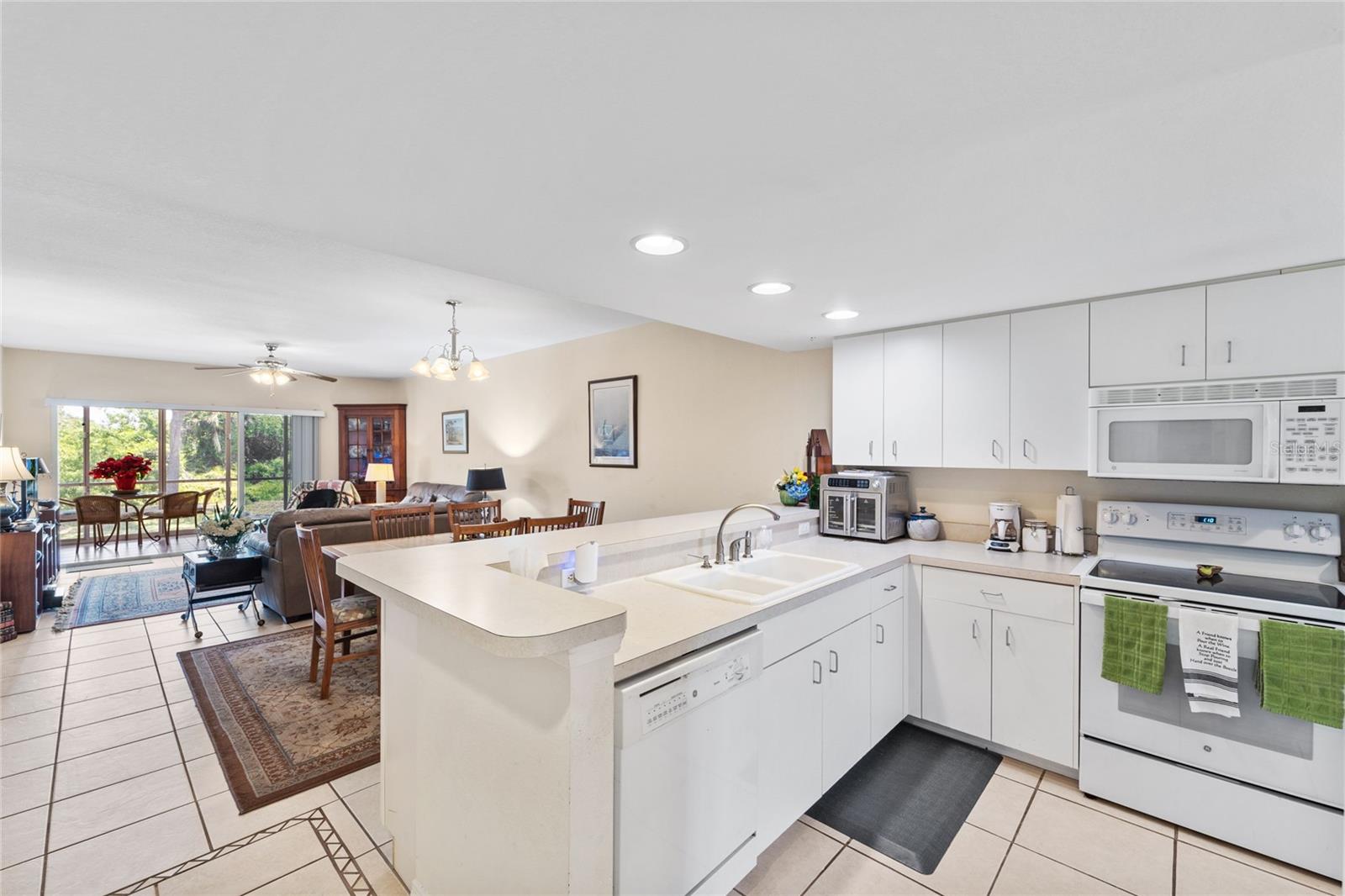 Image 5 of 38 For 9850 Fiddlers Green Circle 130