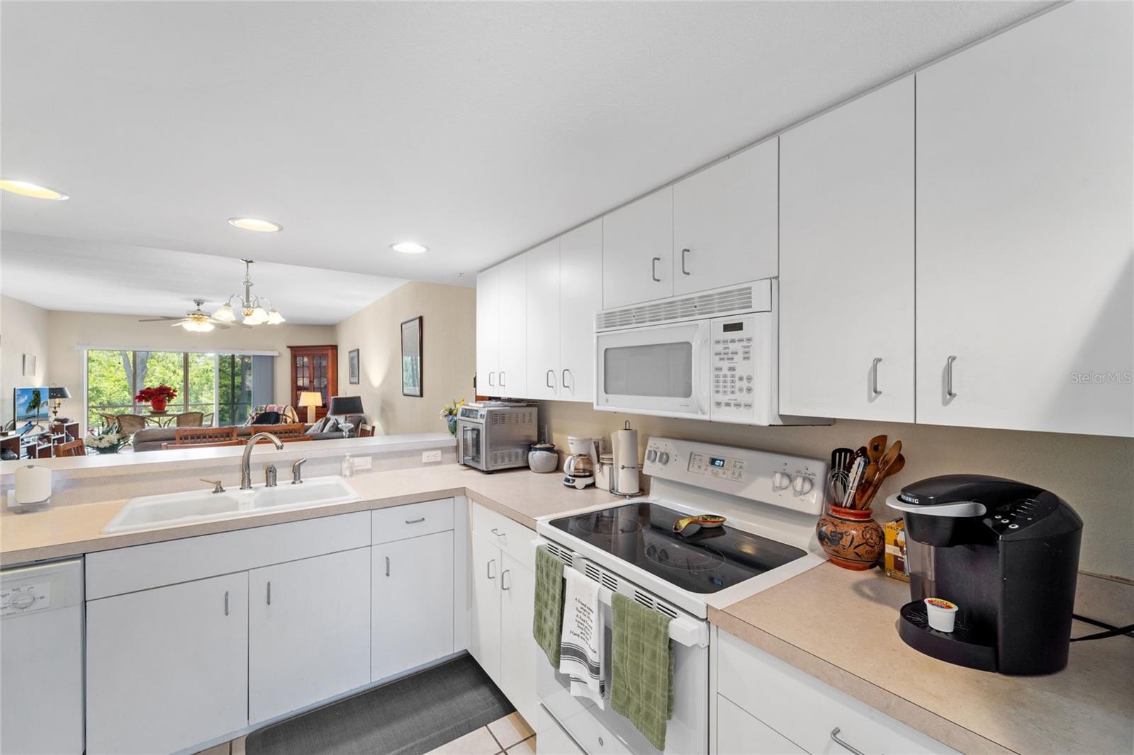 Image 6 of 38 For 9850 Fiddlers Green Circle 130
