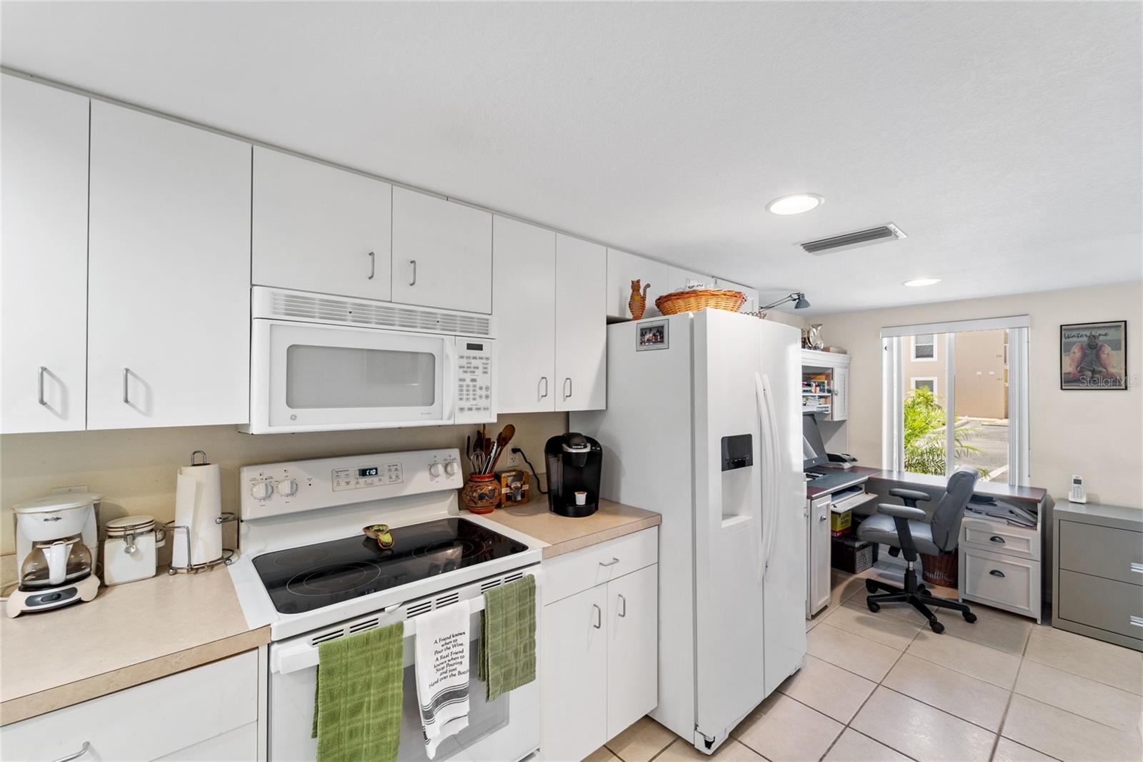 Image 7 of 38 For 9850 Fiddlers Green Circle 130