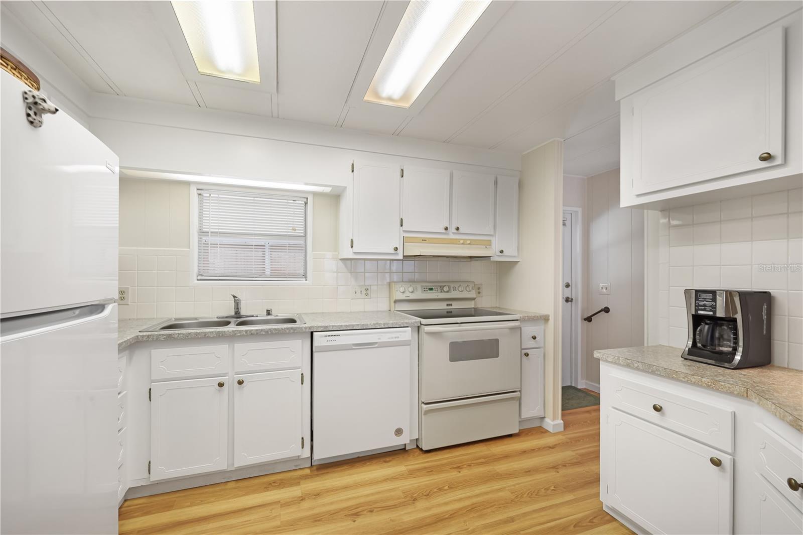 Image 13 of 97 For 2100 Kings Highway 182