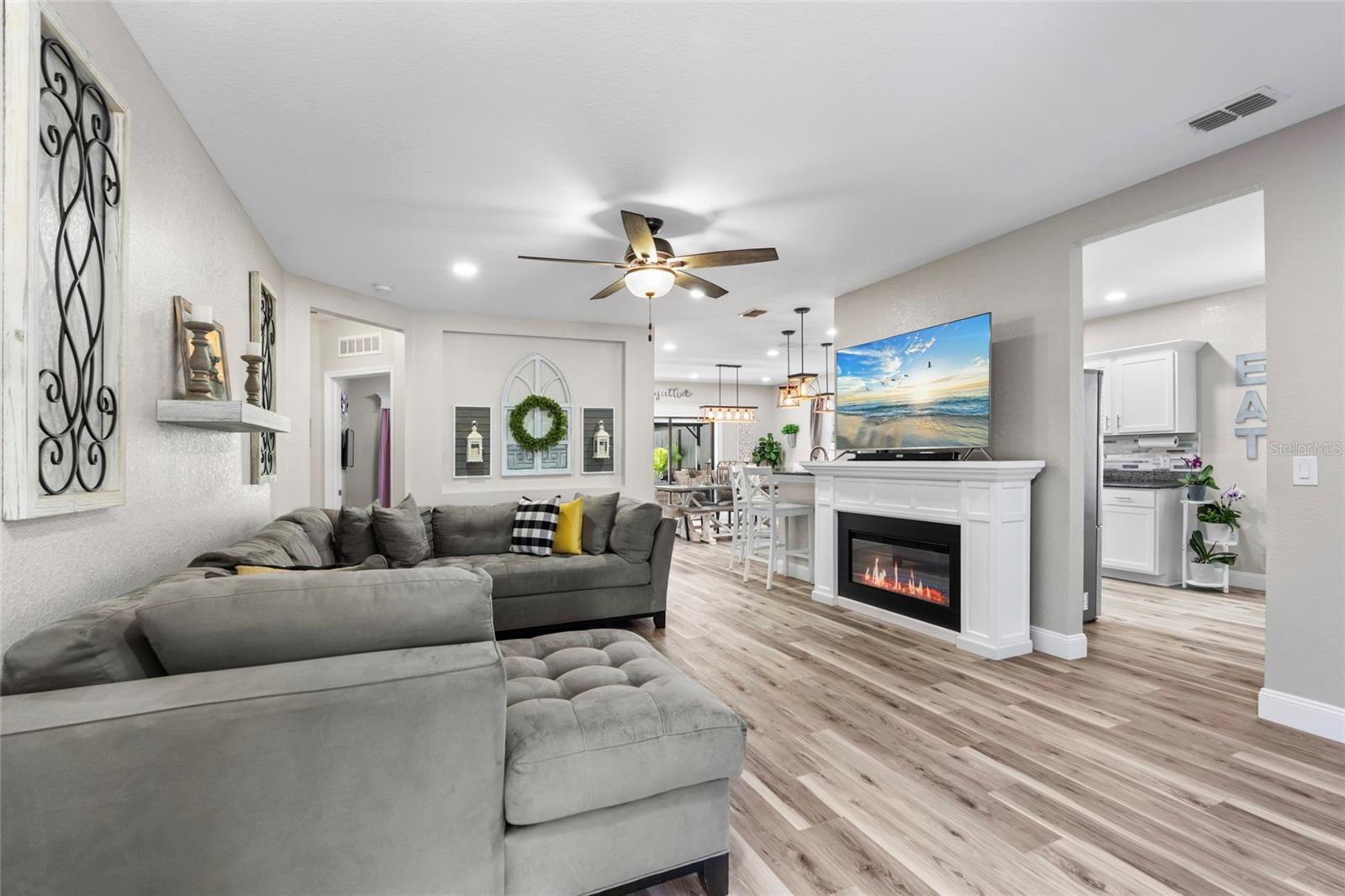 Image 10 of 47 For 15193 Mille Fiore Boulevard