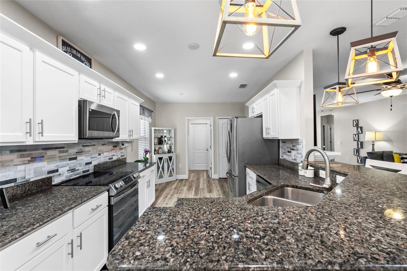 Image 13 of 47 For 15193 Mille Fiore Boulevard