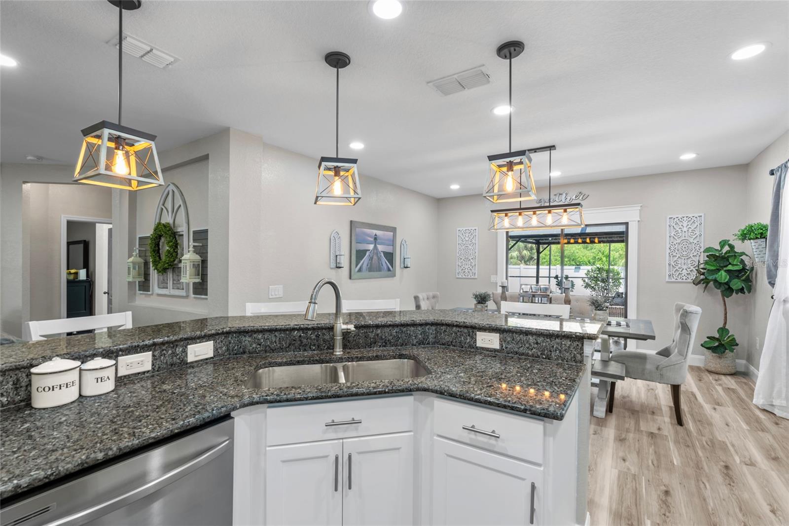 Image 16 of 47 For 15193 Mille Fiore Boulevard