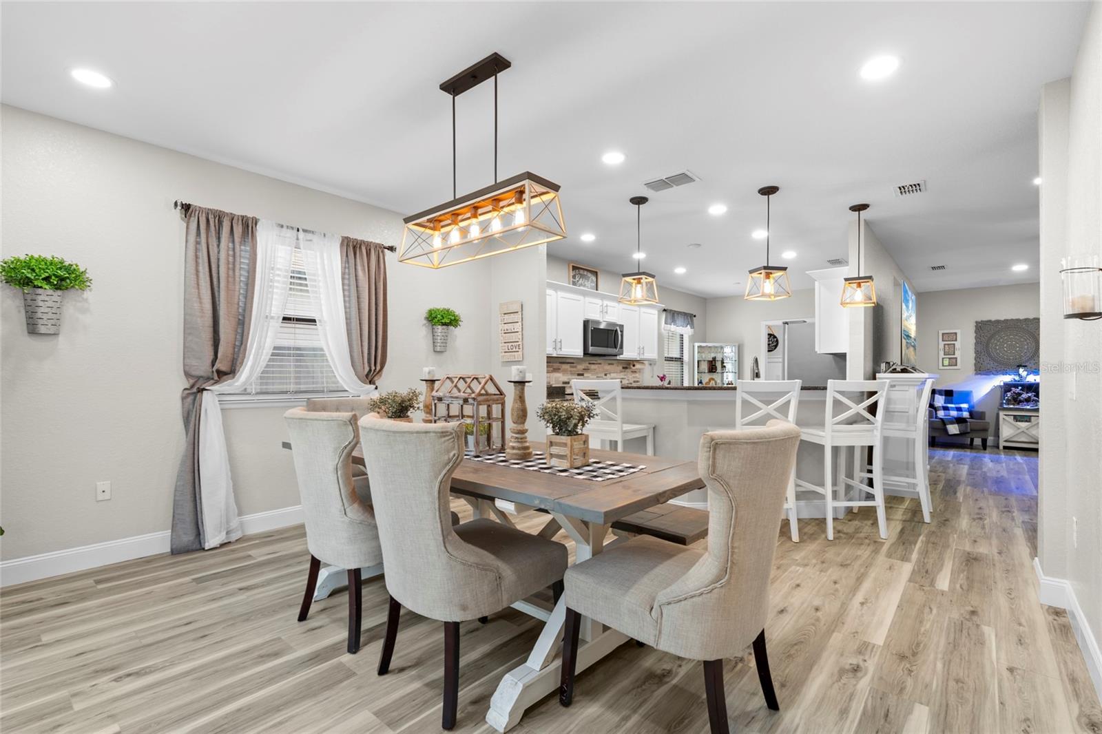 Image 33 of 47 For 15193 Mille Fiore Boulevard