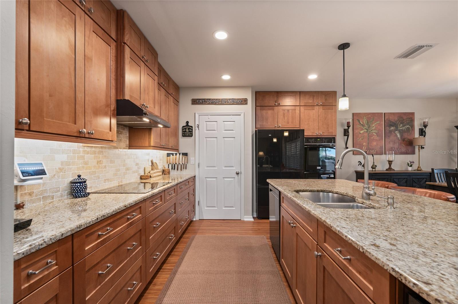 Image 12 of 81 For 7501 Mikasa Drive
