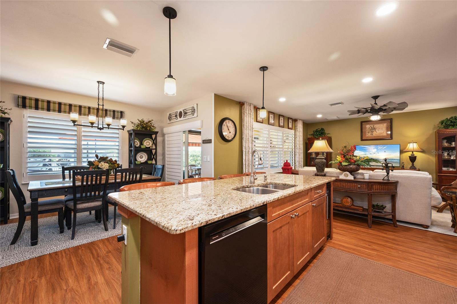 Image 13 of 81 For 7501 Mikasa Drive
