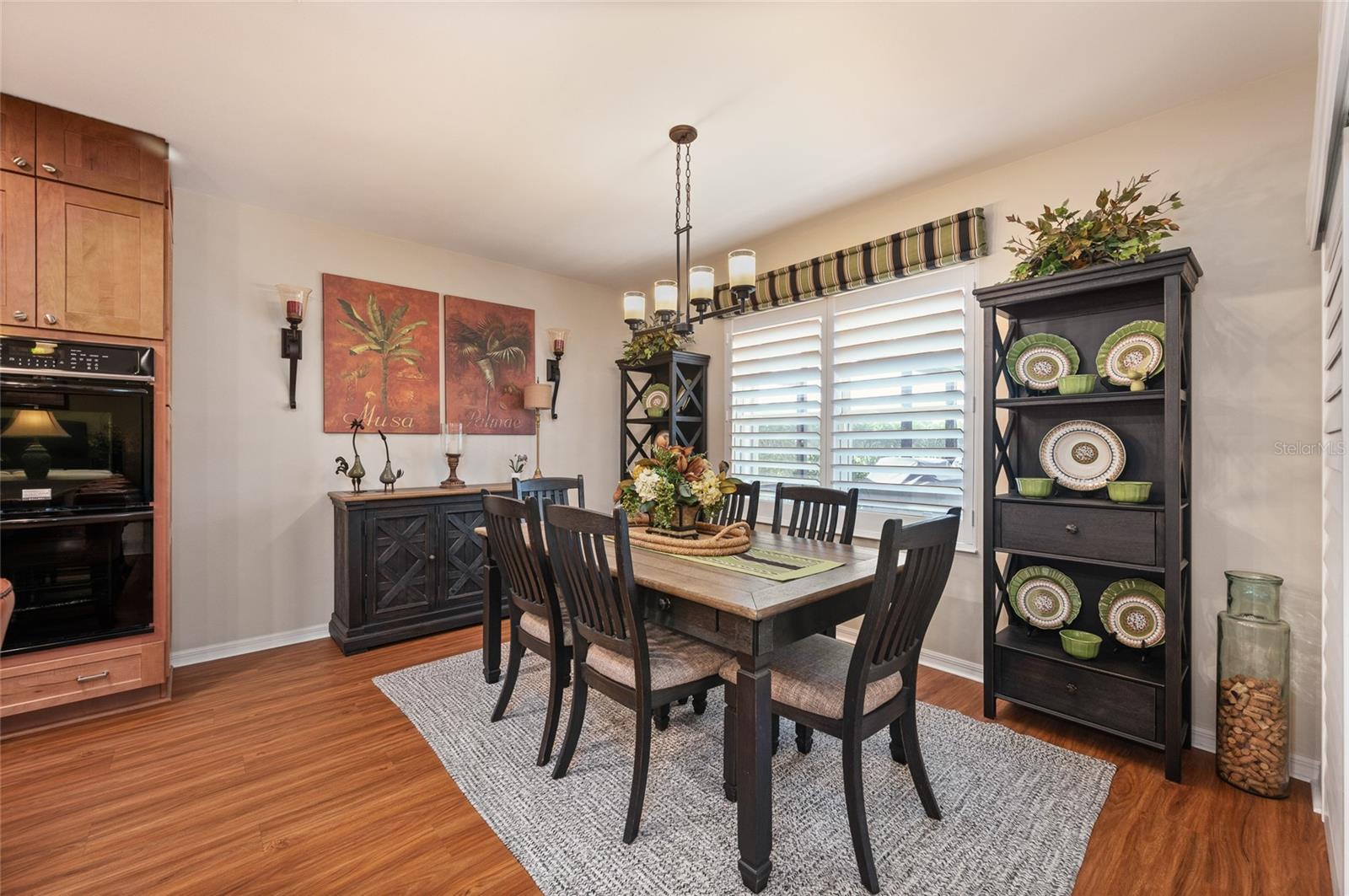 Image 16 of 81 For 7501 Mikasa Drive