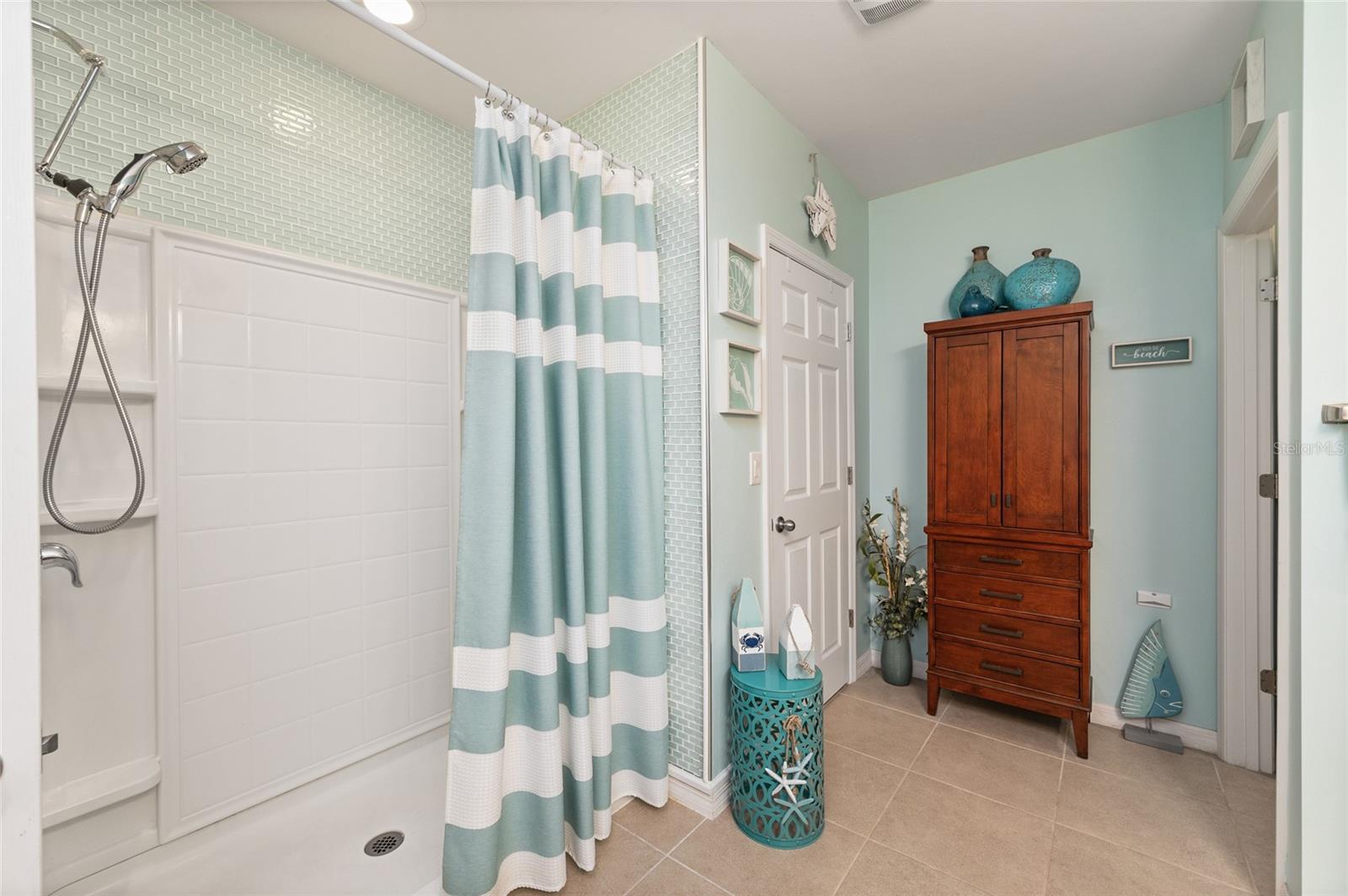 Image 23 of 81 For 7501 Mikasa Drive