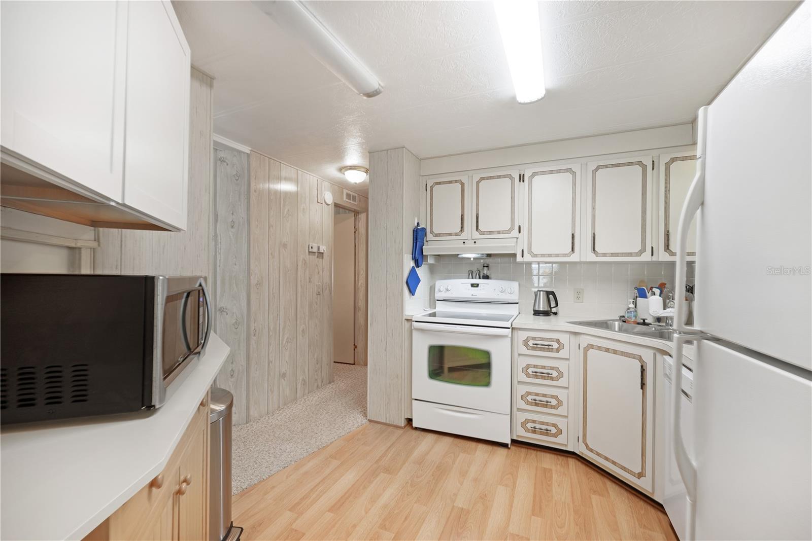 Image 13 of 86 For 2100 Kings Highway 1038