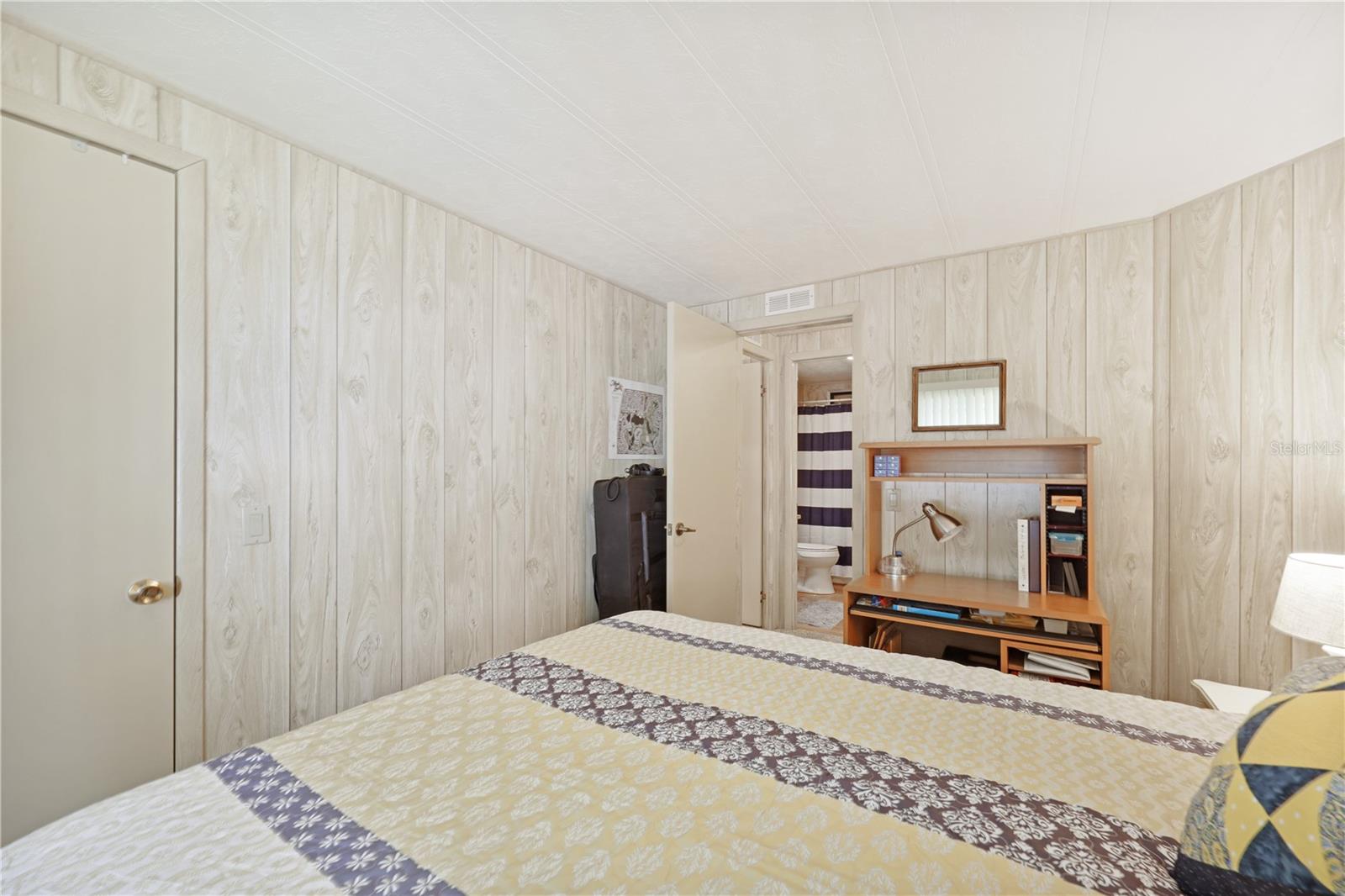Image 18 of 86 For 2100 Kings Highway 1038