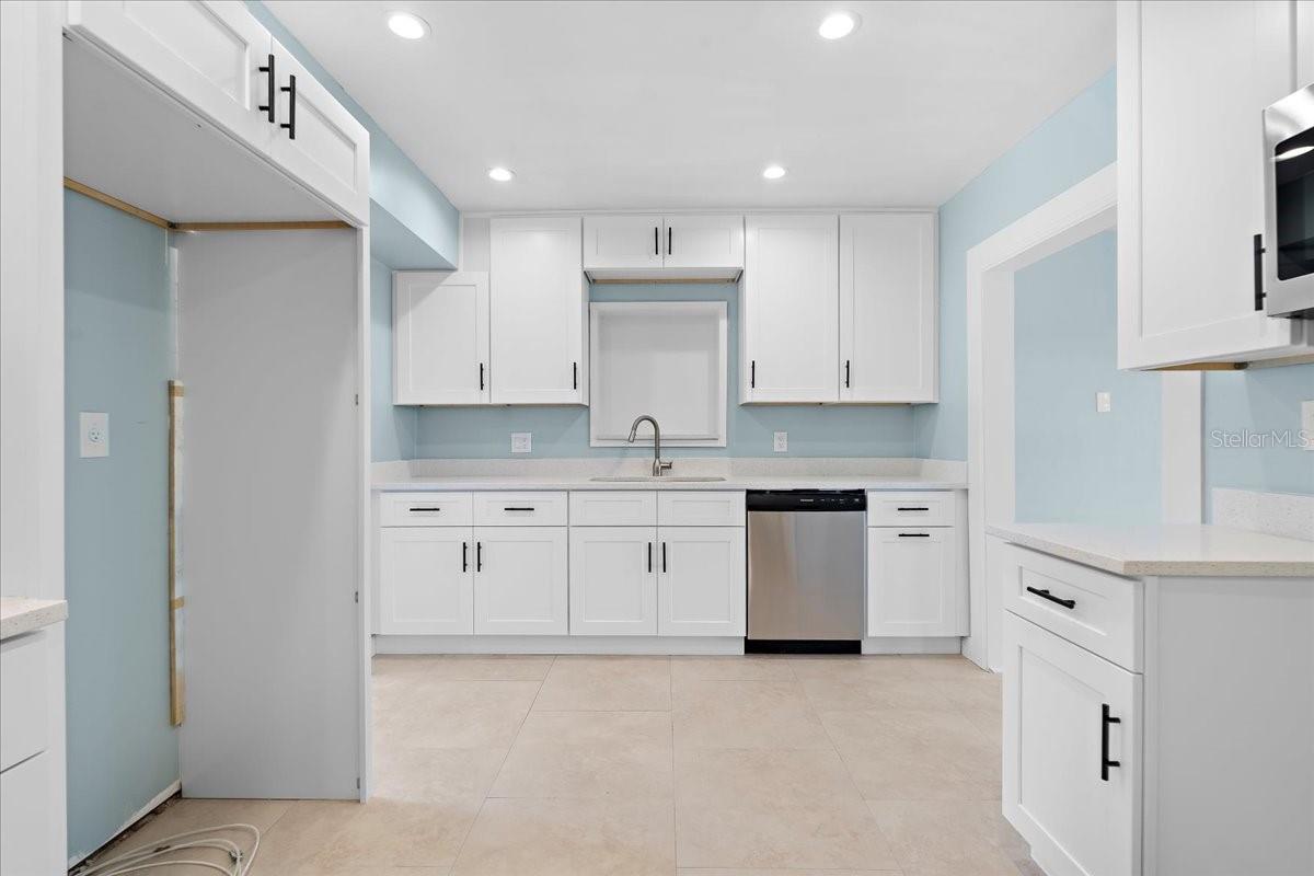 Image 11 of 33 For 23491 Harper Avenue