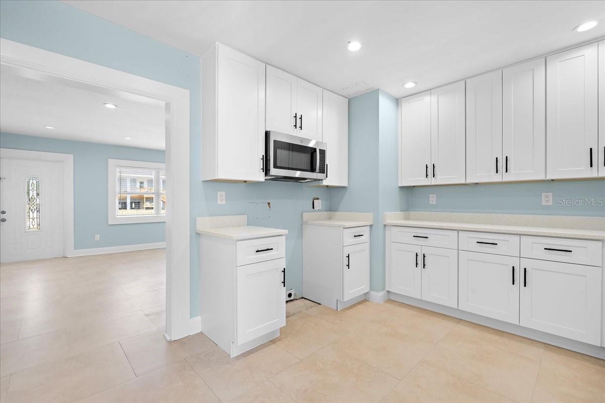 Image 12 of 33 For 23491 Harper Avenue