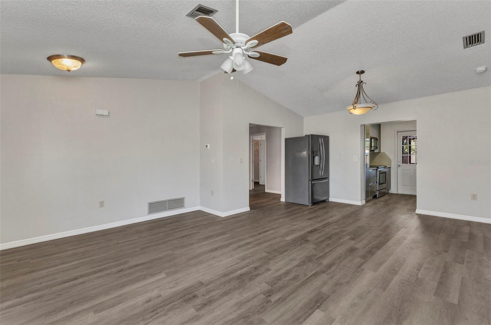 Image 10 of 41 For 428 Briarwood Road