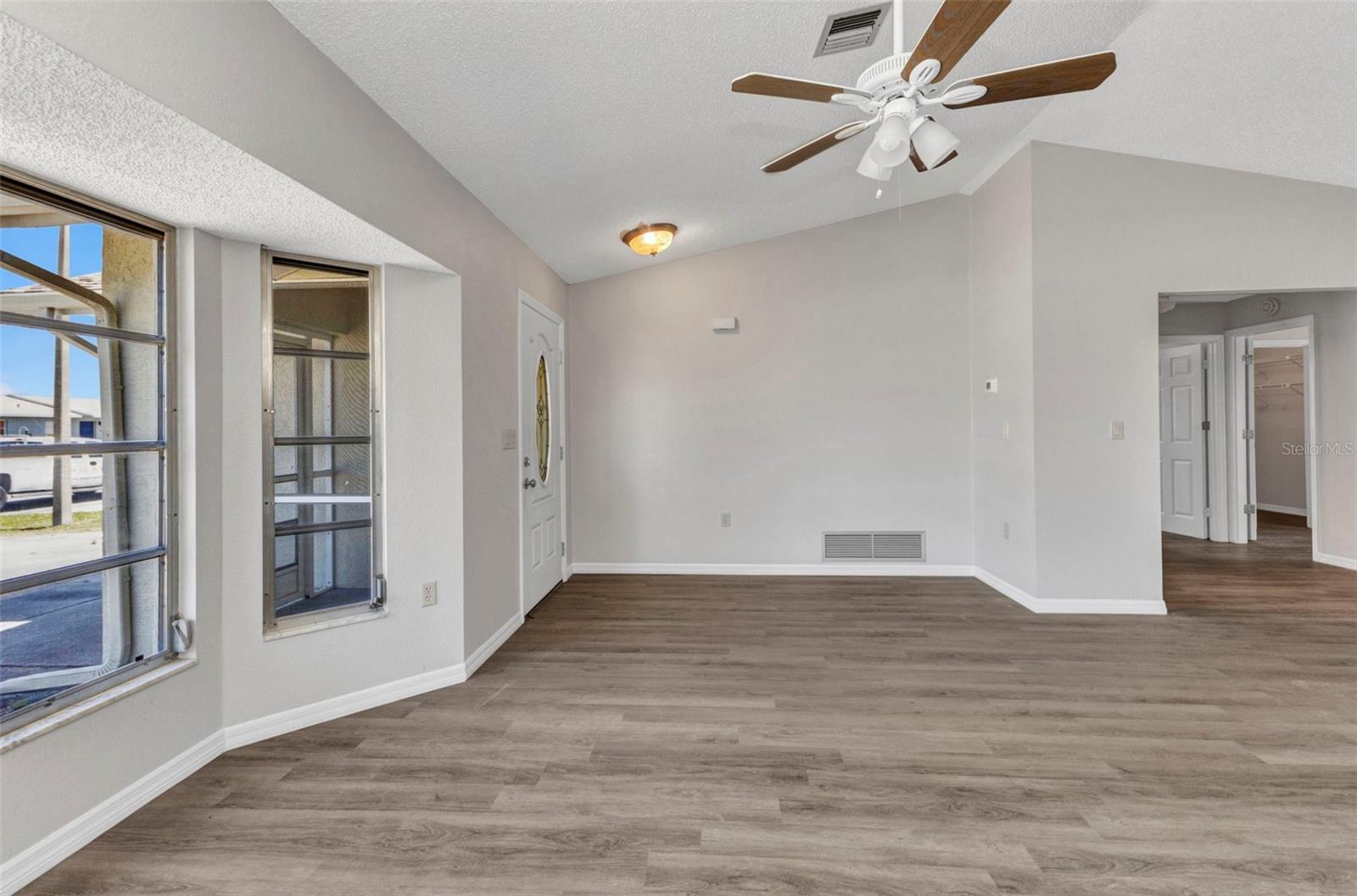 Image 11 of 41 For 428 Briarwood Road