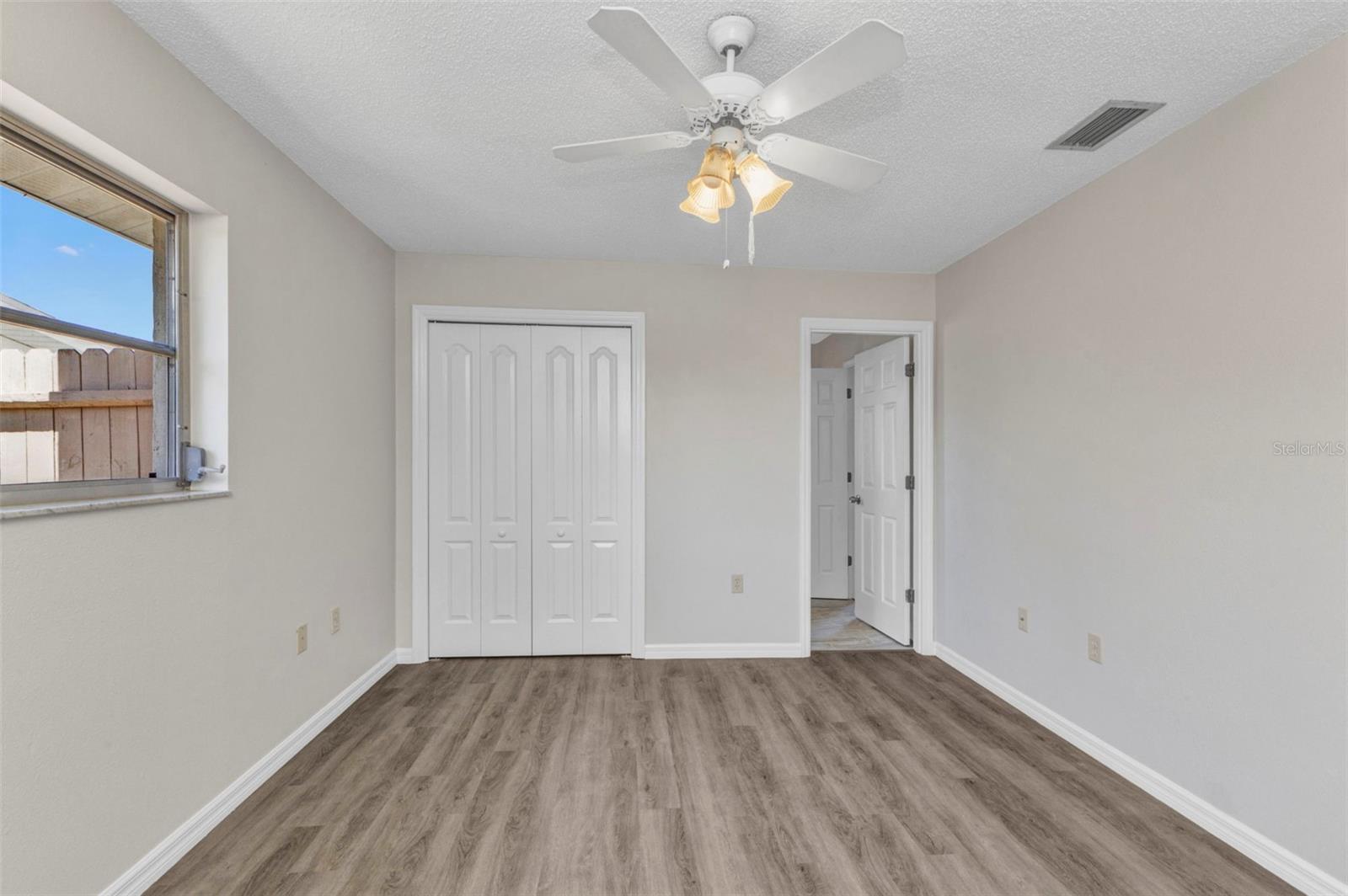 Image 20 of 41 For 428 Briarwood Road