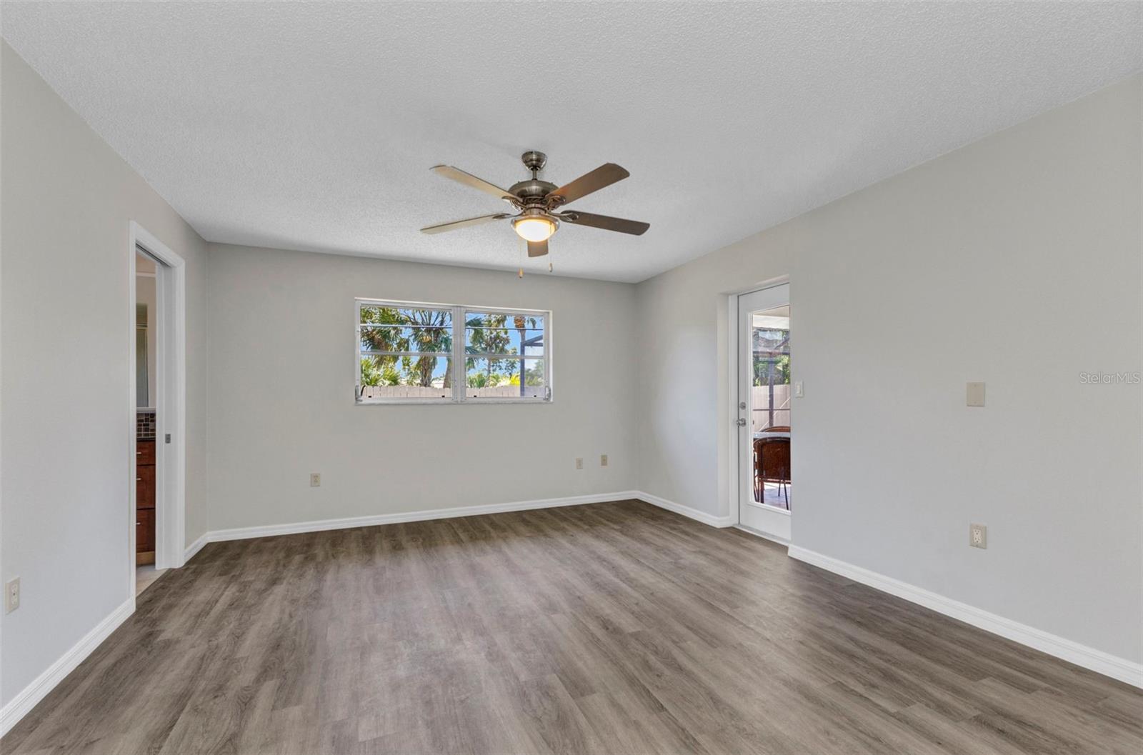 Image 27 of 41 For 428 Briarwood Road