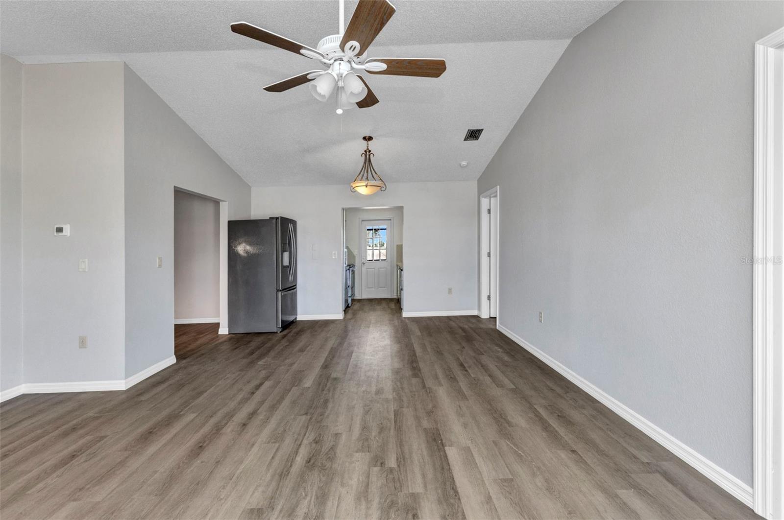 Image 9 of 41 For 428 Briarwood Road