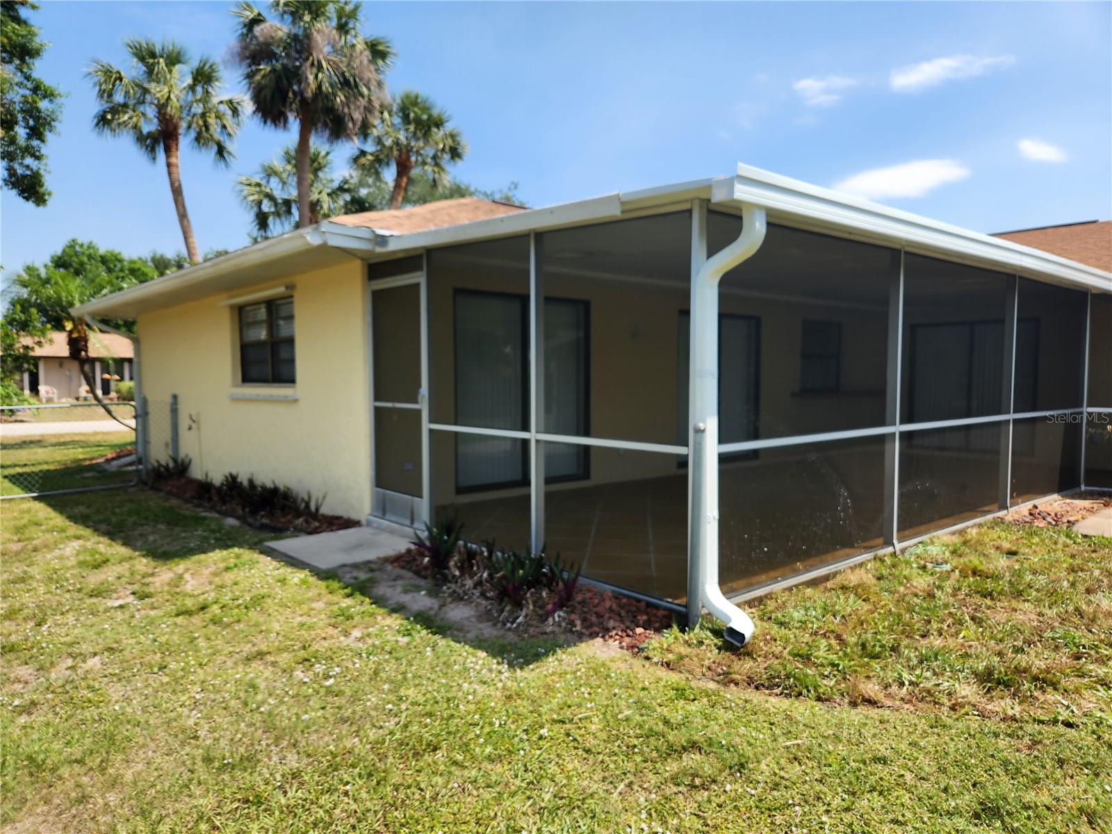 Image 13 of 61 For 21035 Exmore Ave