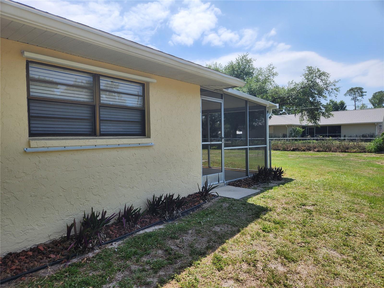 Image 14 of 61 For 21035 Exmore Ave