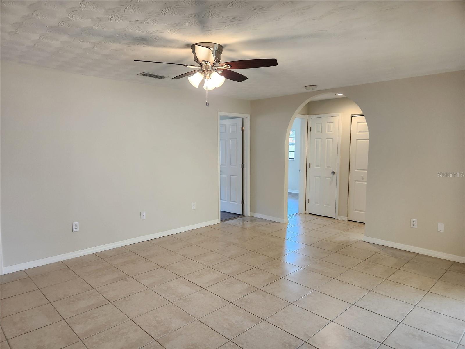 Image 23 of 61 For 21035 Exmore Ave