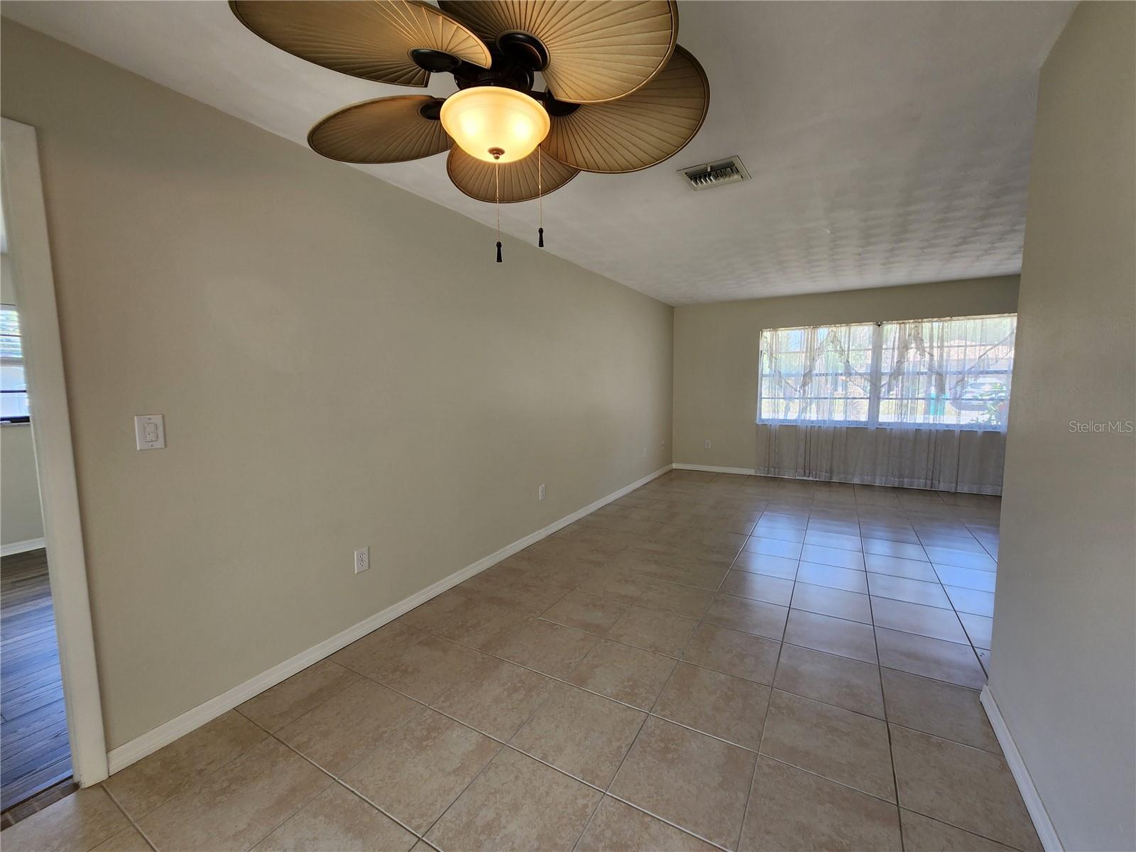 Image 25 of 61 For 21035 Exmore Ave