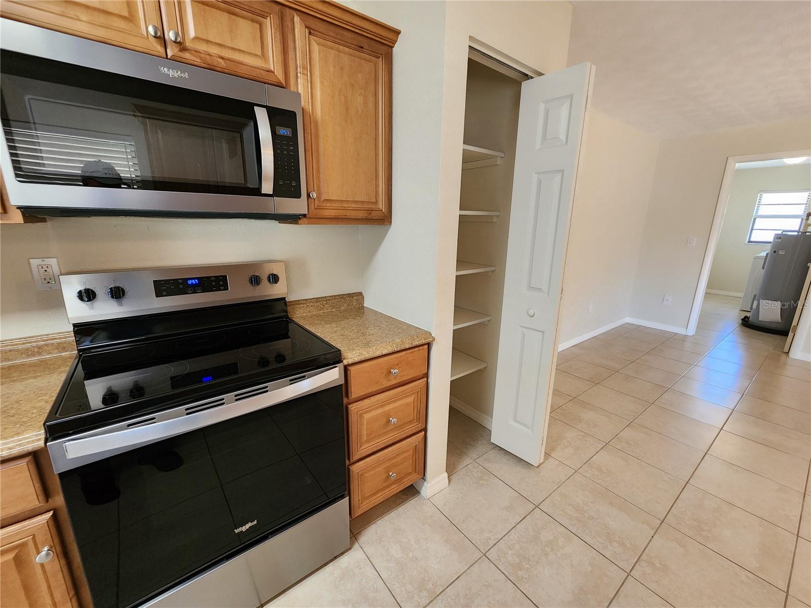 Image 31 of 61 For 21035 Exmore Ave
