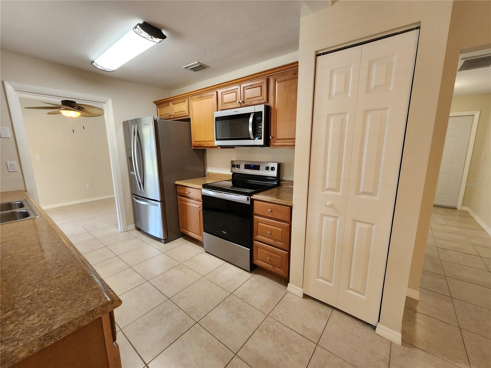 Image 32 of 61 For 21035 Exmore Ave