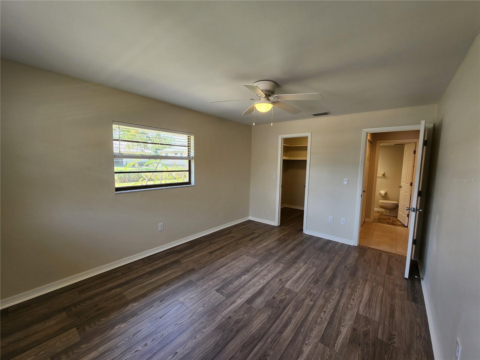 Image 42 of 61 For 21035 Exmore Ave