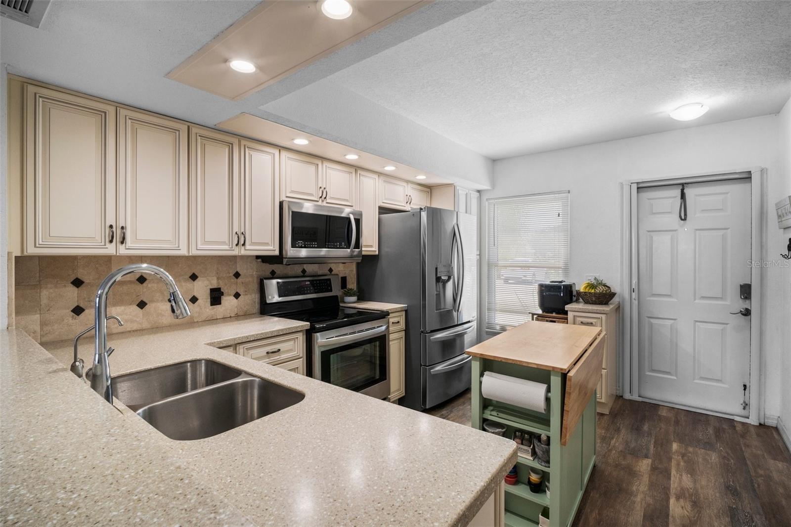 Image 15 of 35 For 26290 Rampart Boulevard D
