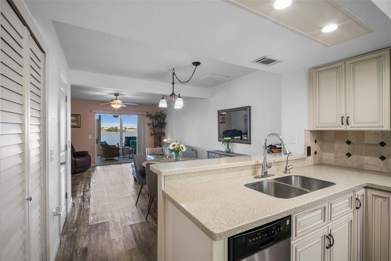Image 17 of 35 For 26290 Rampart Boulevard D