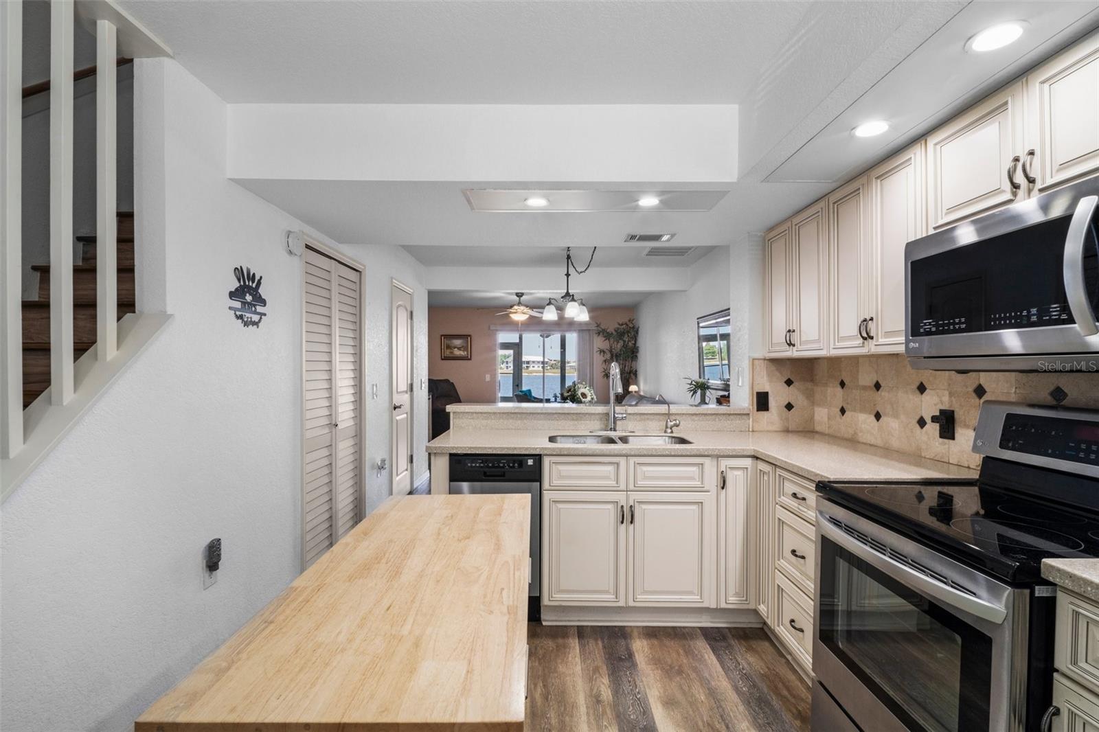 Image 18 of 35 For 26290 Rampart Boulevard D