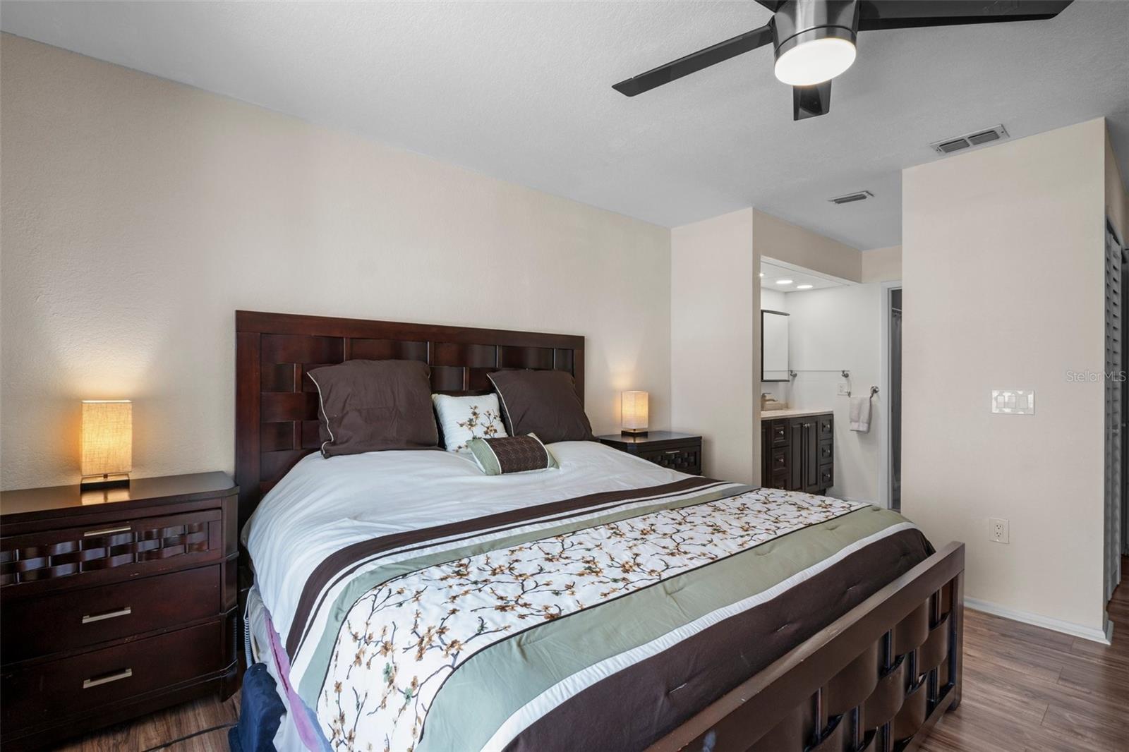 Image 22 of 35 For 26290 Rampart Boulevard D