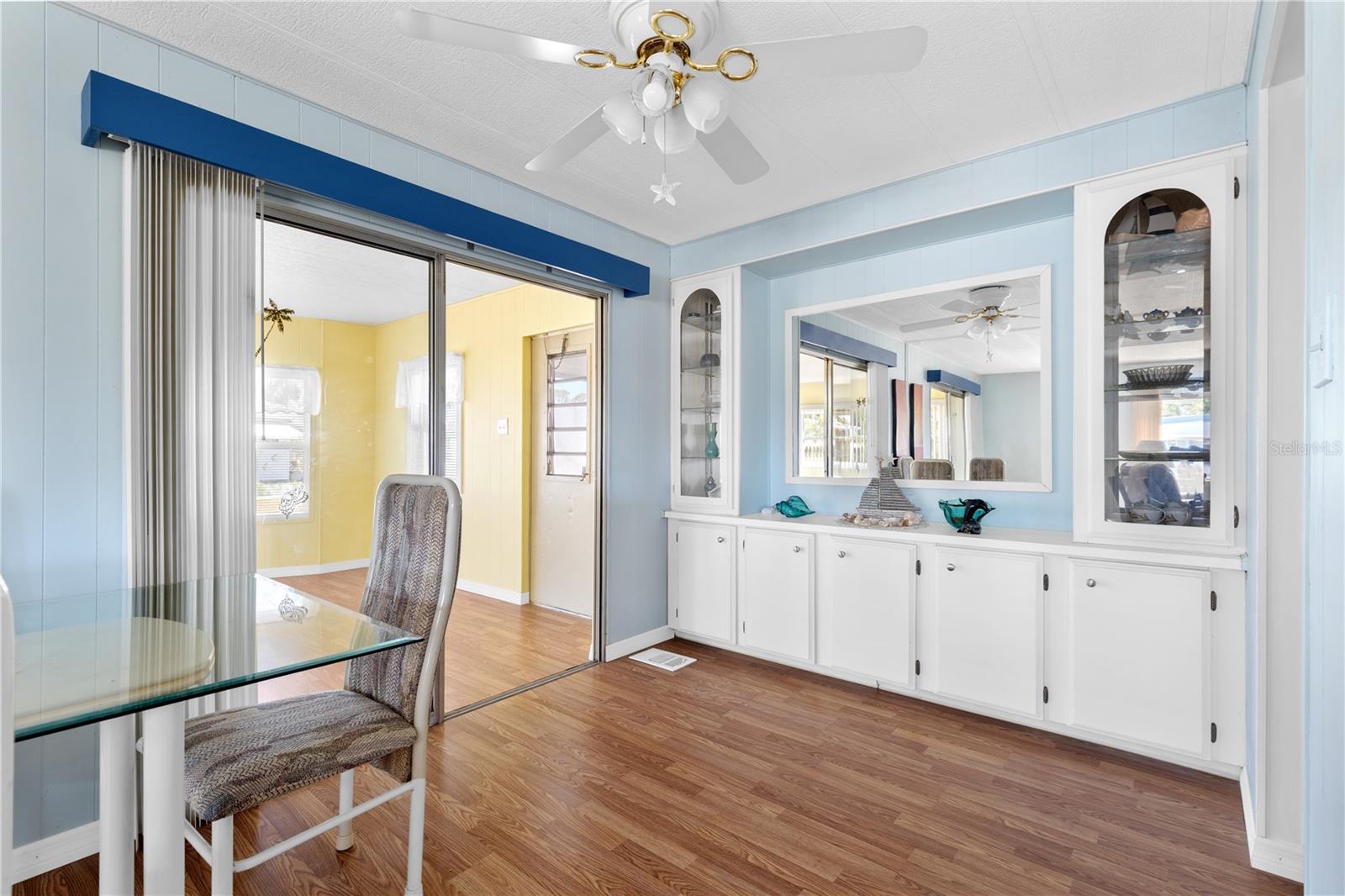 Image 12 of 42 For 201 Carriage Lane
