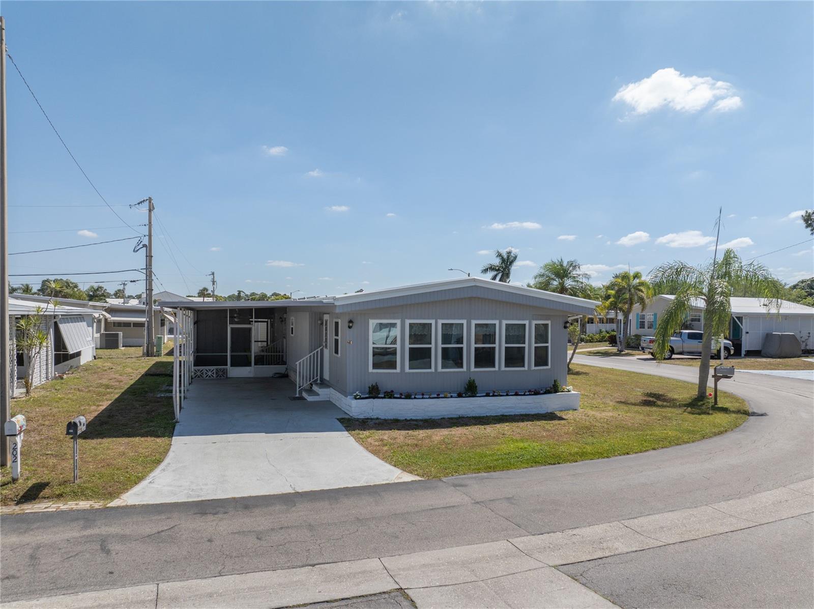 Image 4 of 42 For 201 Carriage Lane