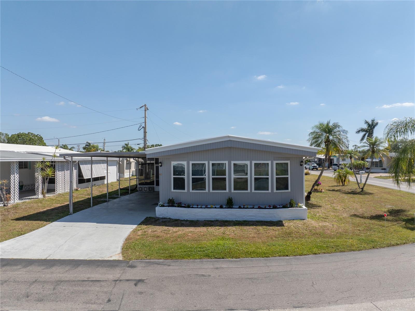 Image 5 of 42 For 201 Carriage Lane