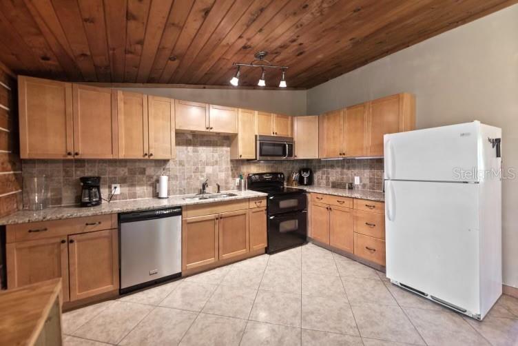Image 18 of 33 For 47350 Bermont Road