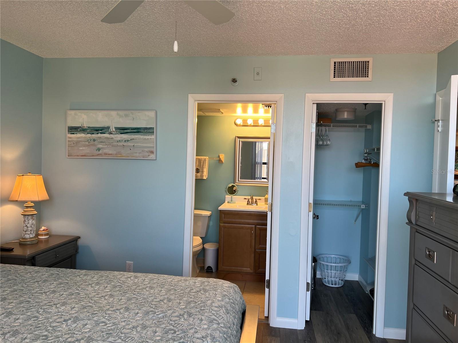 Image 14 of 39 For 21405 Olean Boulevard 531