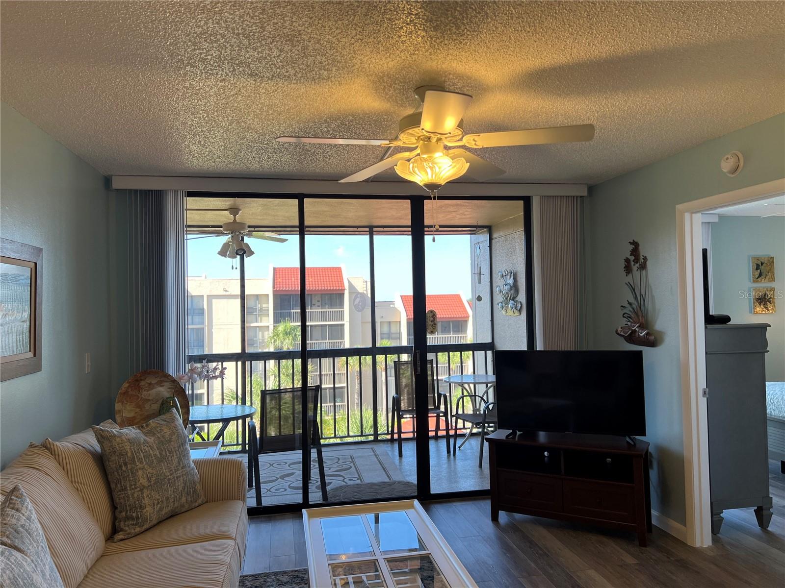 Image 17 of 39 For 21405 Olean Boulevard 531