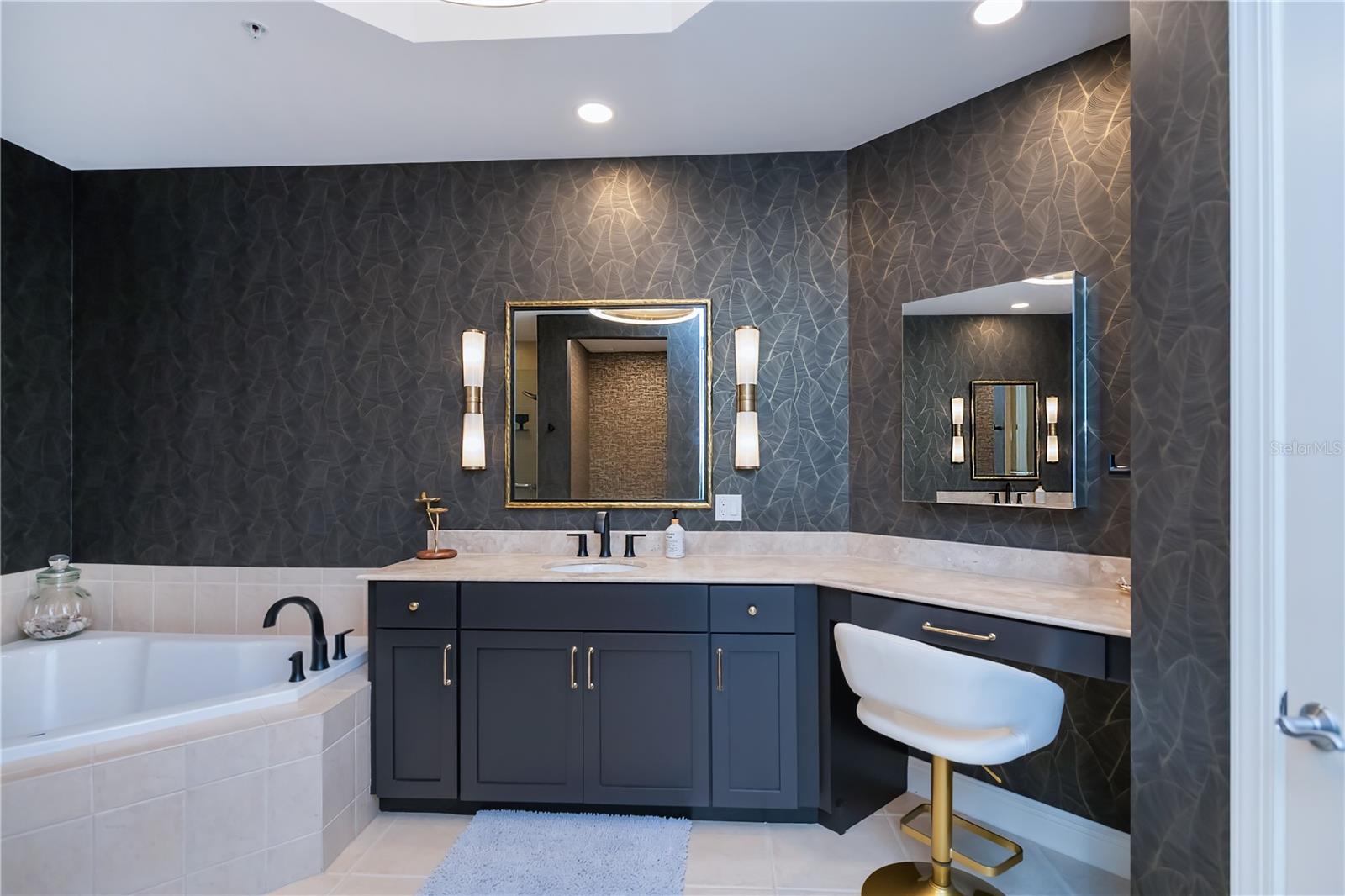 Image 33 of 74 For 2104 1st Street 3103