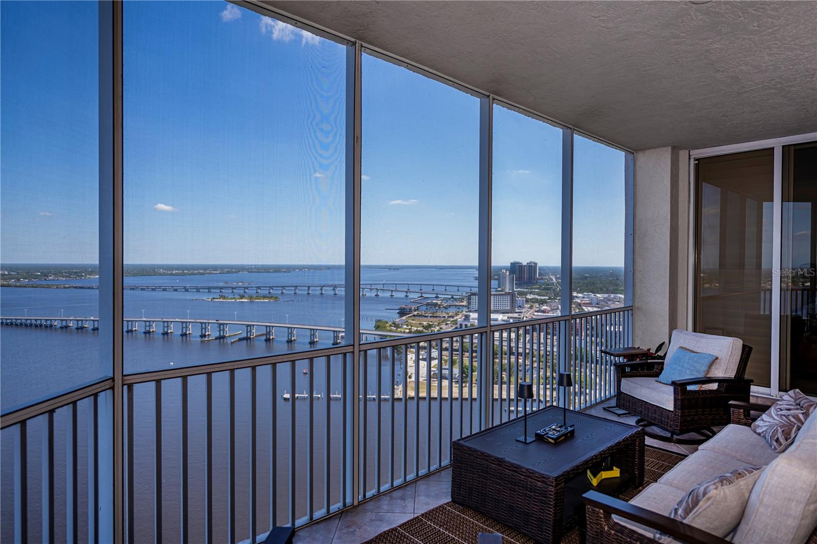 Image 53 of 74 For 2104 1st Street 3103