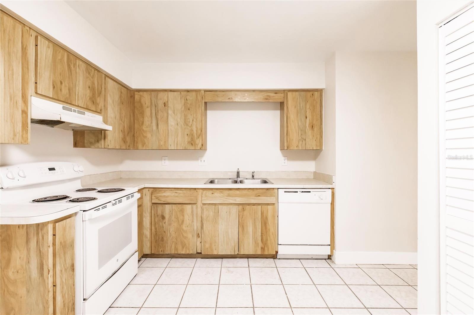 Image 11 of 62 For 1665 Florence Avenue B