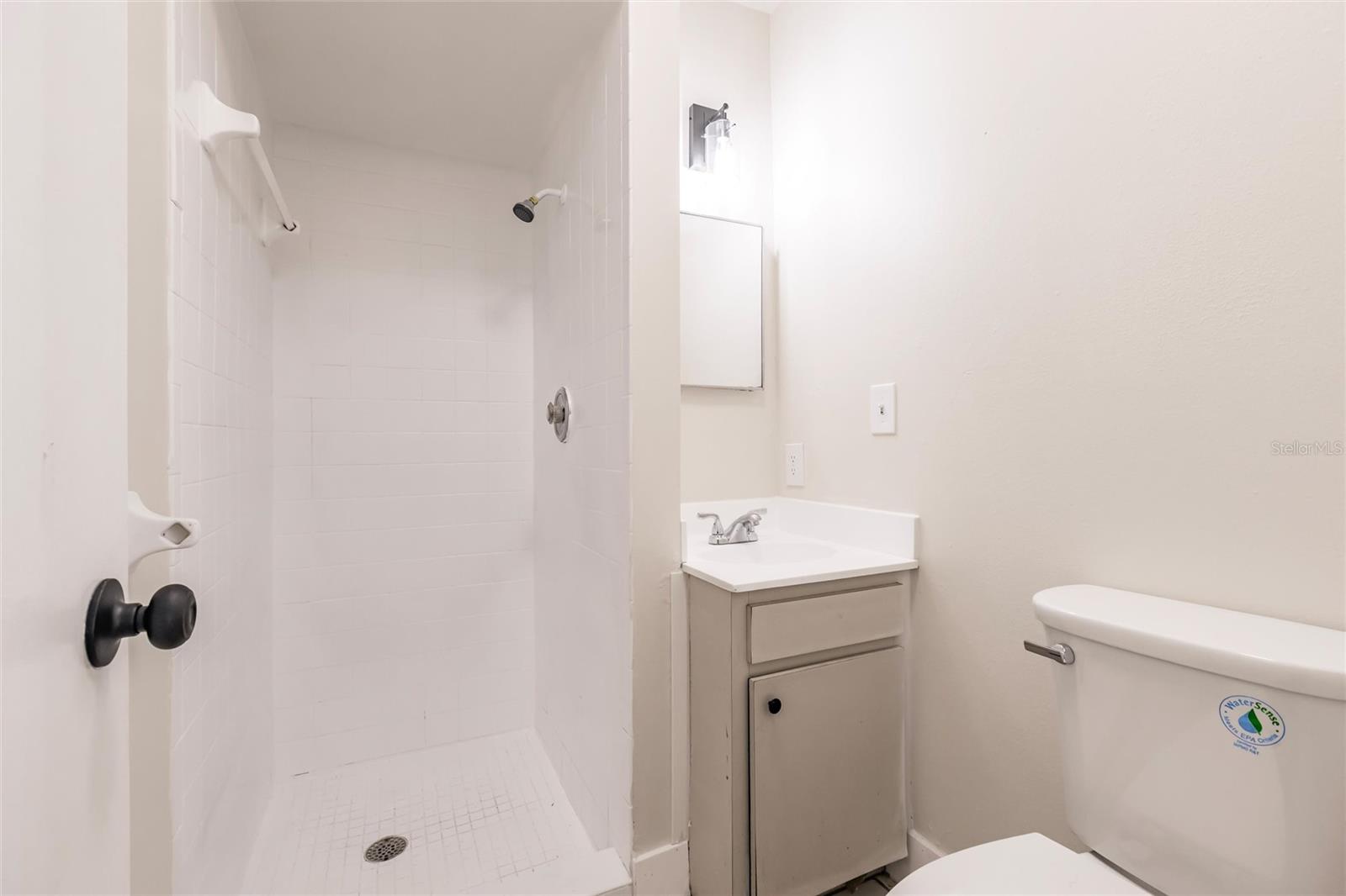 Image 16 of 62 For 1665 Florence Avenue B