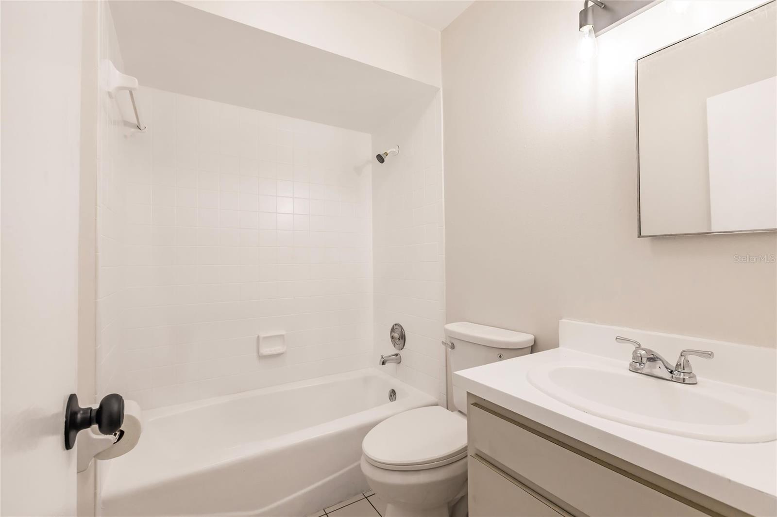 Image 19 of 62 For 1665 Florence Avenue B