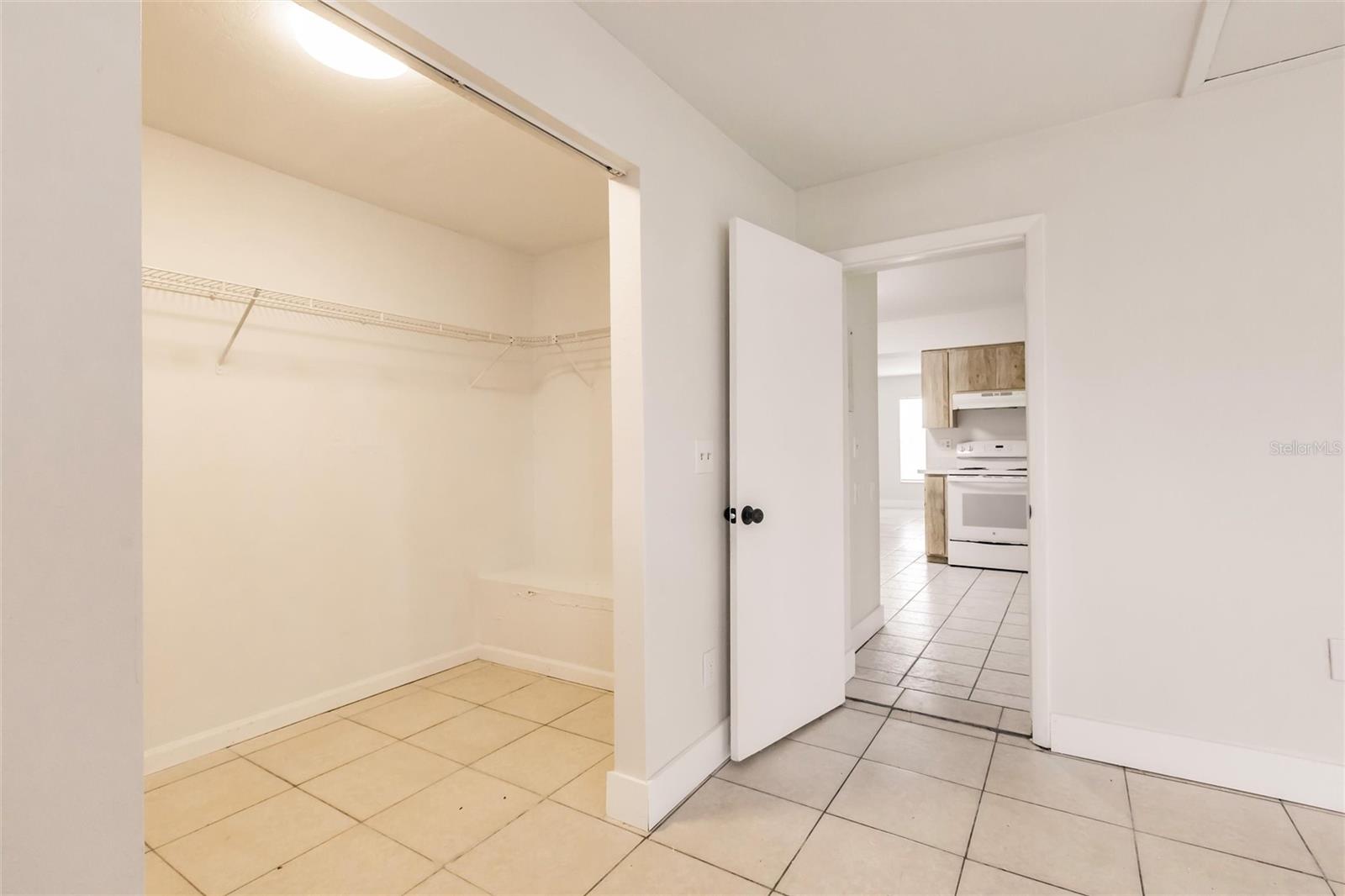 Image 24 of 62 For 1665 Florence Avenue B