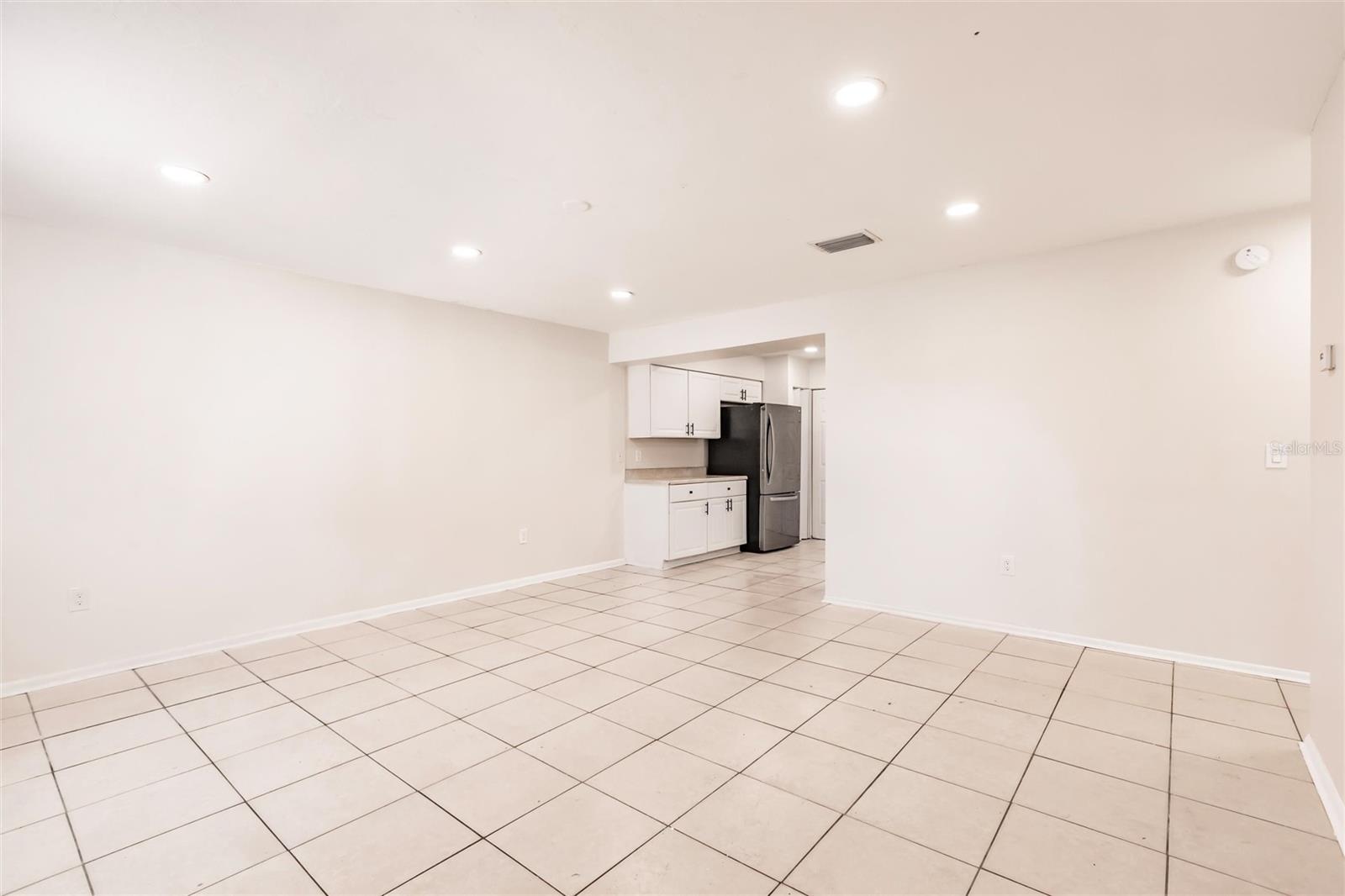 Image 34 of 62 For 1665 Florence Avenue B