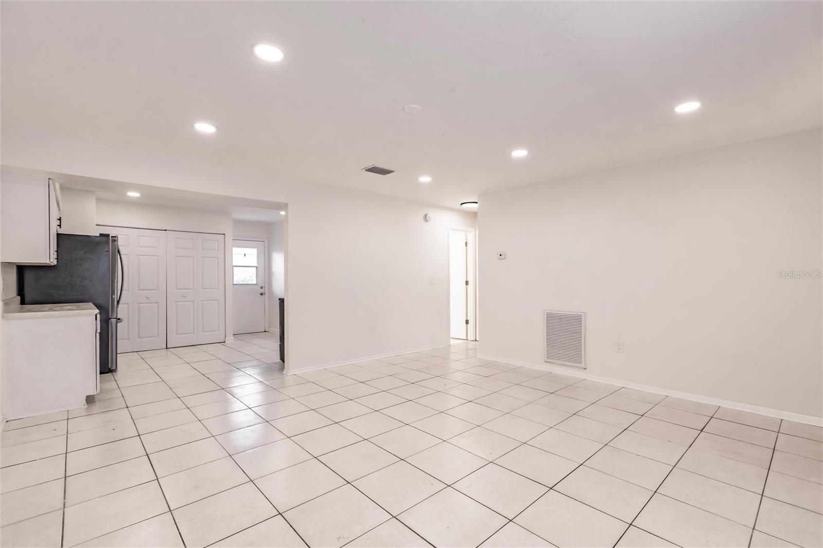 Image 36 of 62 For 1665 Florence Avenue B