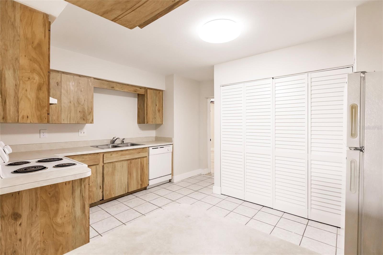 Image 8 of 62 For 1665 Florence Avenue B