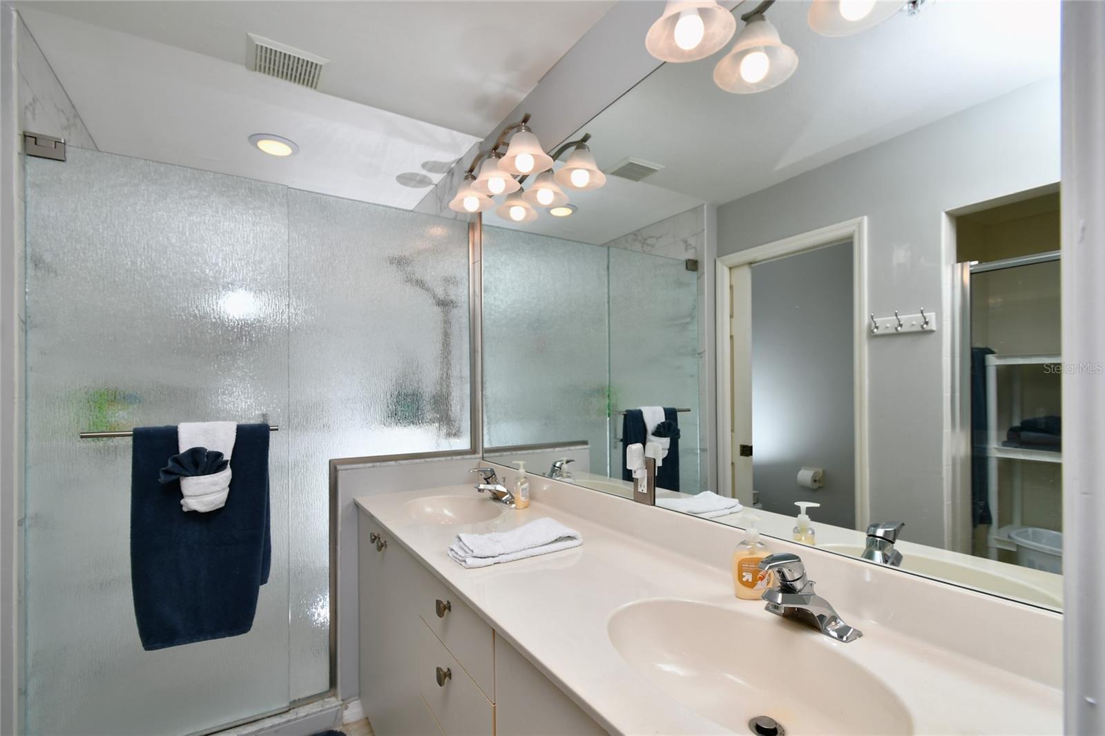 Image 22 of 37 For 2060 Matecumbe Key Road 2102